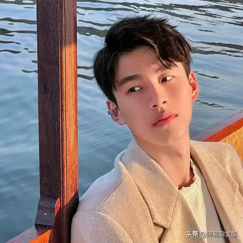 男士顶部短发发型修剪教程(男生春季剪发也别太随意)(3)