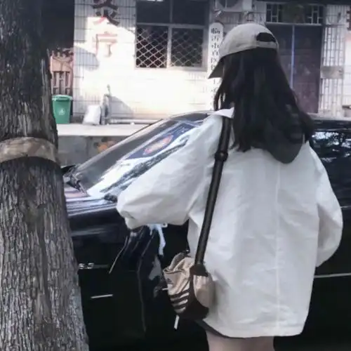 仙女系不露脸女生头像你身上有她的香水味一闻就知道没我的贵