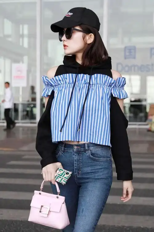 古力娜扎露脐上衣配紧身裤穿出胯比肩宽网友牛仔裤都快撑破了