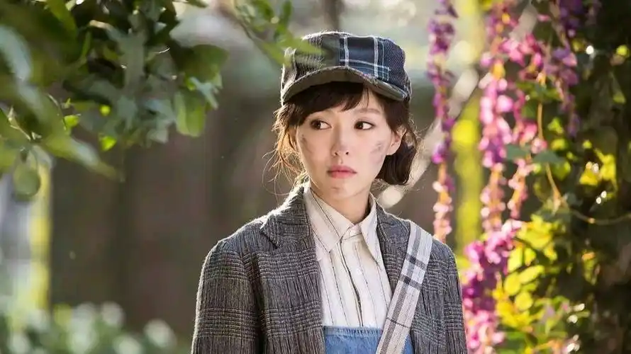 42014年,电视剧《金玉良缘》上映,唐嫣饰演活泼勇敢的玉麒麟.