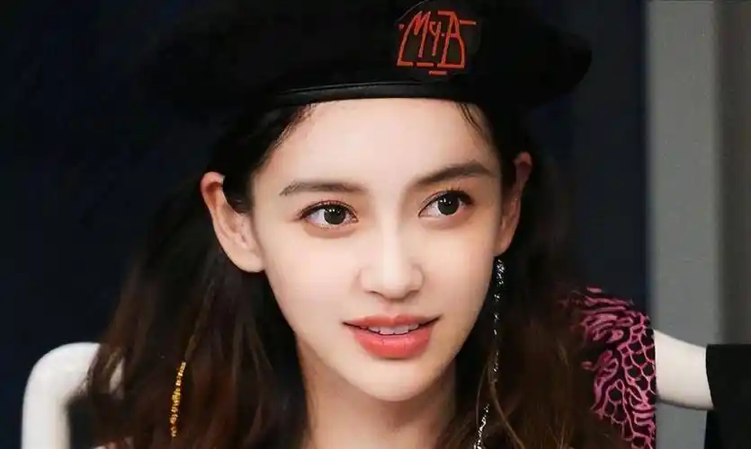 微笑唇吓人引热议,网友笑称导演心真大_杨颖_演技_柳莹