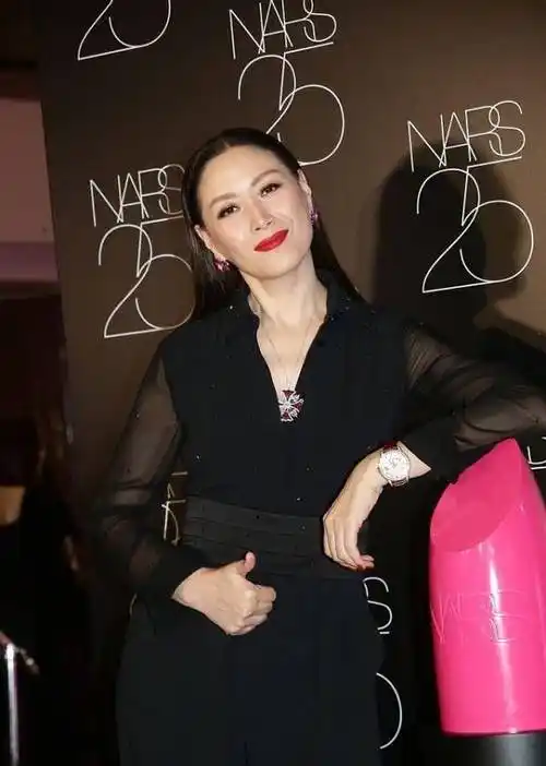 琦琦真不愧是模特出身,179的身高太抢镜,任达华真是有福了.