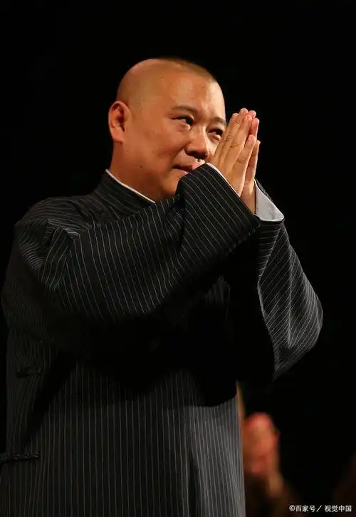 郭德纲:传统文化之现代解读者,相声艺术的革新者在现代社会的纷繁复杂