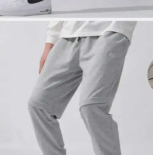 卫裤膝盖鼓包正常吗