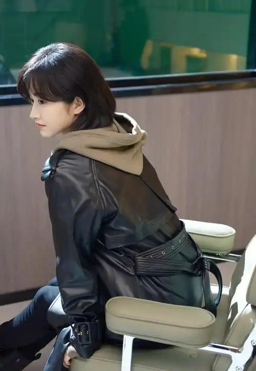 美女演员景甜今日最新营业照出炉啦短发也好美