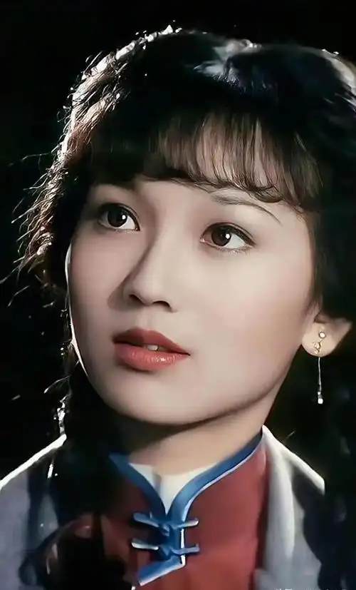 赵雅芝:气质优雅,美艳动人!__财经头条