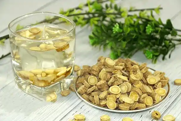 黄芪泡水喝能壮阳吗,男性若坚持喝黄芪水,一个月后,6个变化或会不请自