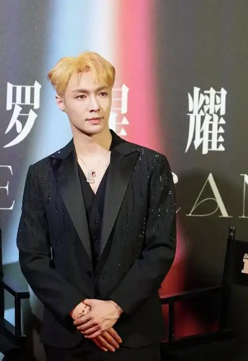 戛纳第五天:张艺兴贵气,佟丽娅臃肿,洪晃亲民,70岁张艾嘉绝了