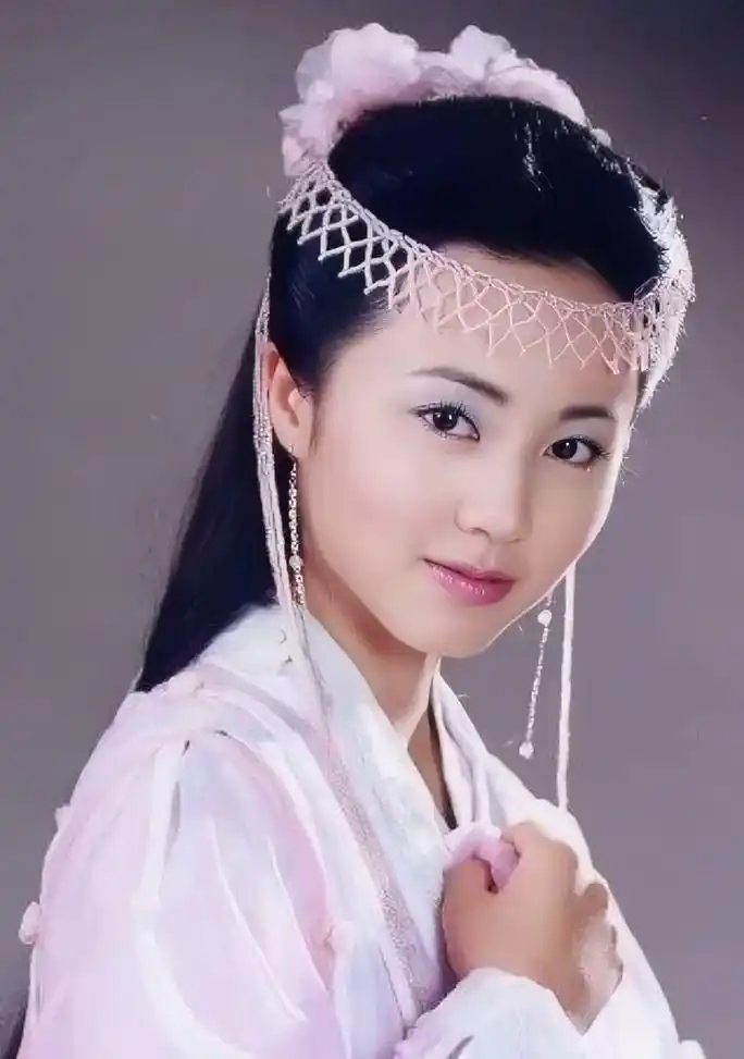 孙莉.图1-图4:《天地传说之鱼美人》-金牡丹 图5:《达摩 - 抖音