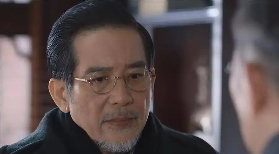 76岁秦汉现身运动,近照骨瘦如柴苍老明显,曾和林青霞相恋_孙国豪_穿着