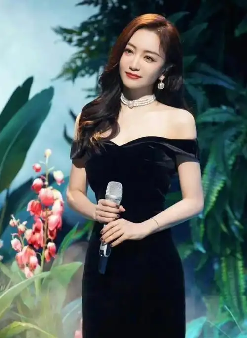 杨蓉大侦探的造型真的好精致每一套都好用心