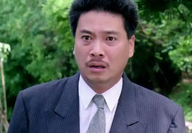 帅气不过3秒吴孟达帅气投降他却被鞋子砸死了