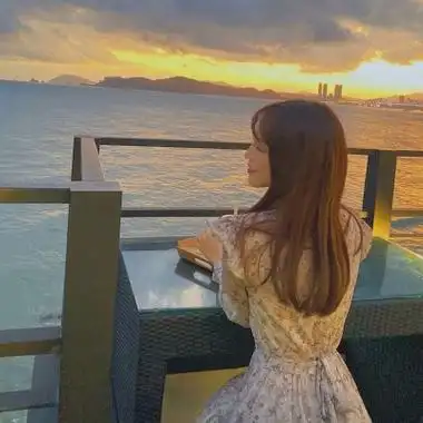 2020头像女最新版的背影_女生唯美漂亮背影头像高清原图大全_3dm手游