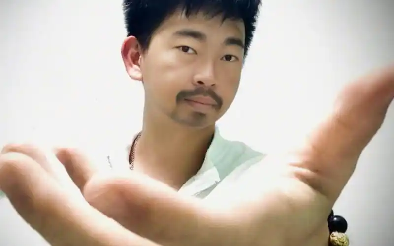 秒变小哥哥的超帅自拍姿势