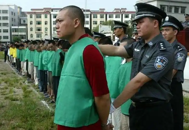 犯人进监狱后为什么要剃成光头