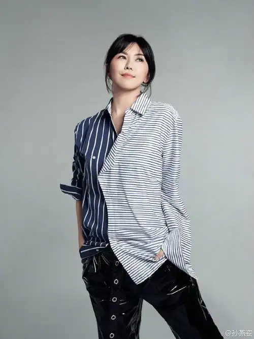 孙燕姿宣布签约新公司晒美照手抚秀发笑容灿烂