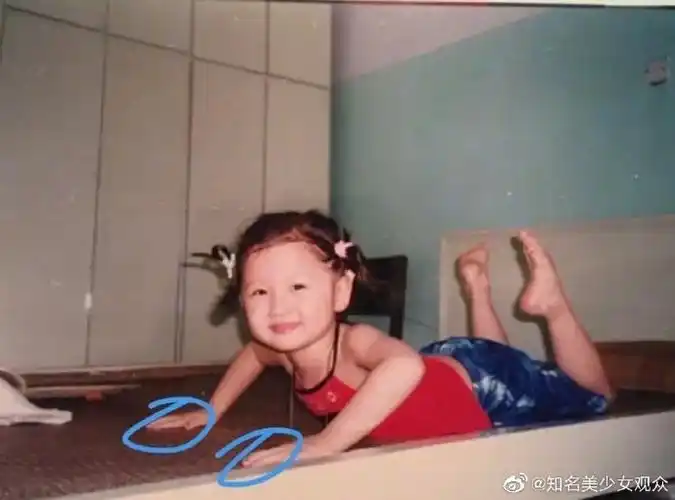 青你2训练生童年照#青春有你2 孔雪儿 . 来自知名美少女观众 - 微博