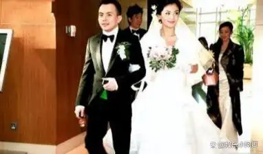 众人原以为刘涛会选择保全自己,与丈夫王珂断绝关系,然而她的行动却让