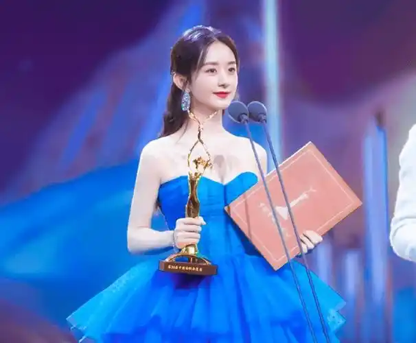 赵丽颖上金鹰节穿过季礼服引热议可效果却依旧很美呀