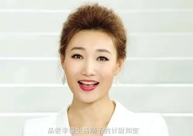 李梓萌:受央视主播高冷形象影响,43岁至今仍单身,曾被传出结婚