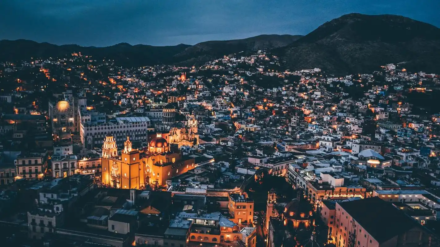 城市夜晚唯美风景图片桌面壁纸