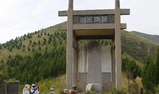 武则天墓前的"无字碑"是有字,魏征墓前的"有字碑"却无字