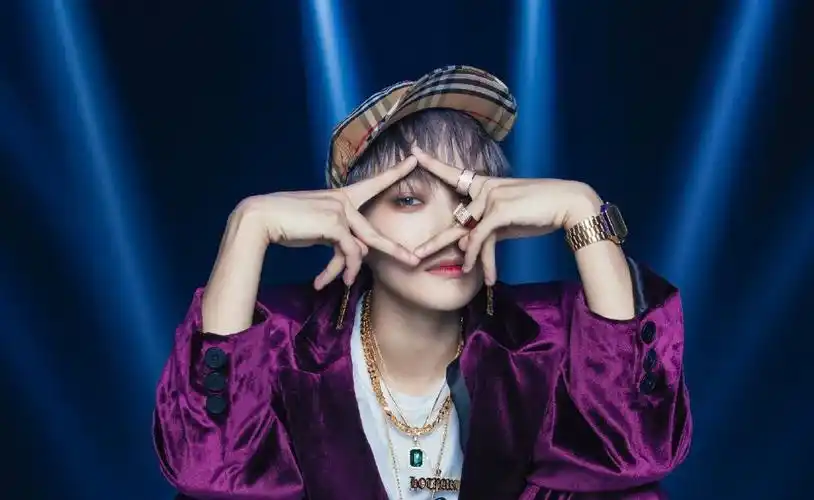 女 刘雨昕 > 刘雨昕嘻哈风时尚写真图片(2/7)刘雨昕相关图片 推荐壁纸