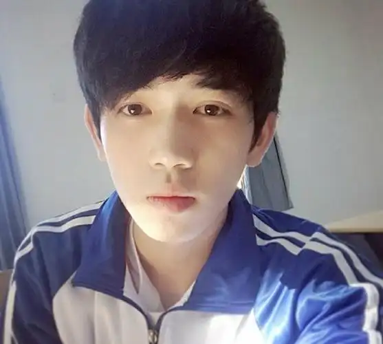 适合高中生的发型男生阳光帅气图片大全