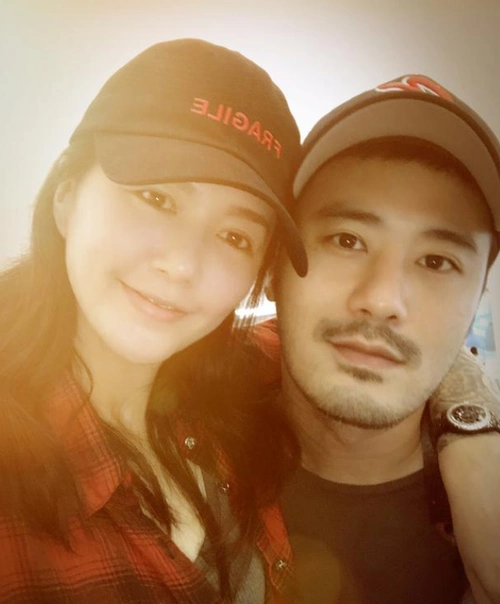 谭维维与老公约会现身女美男帅其老公曾是多部偶像剧最佳男配