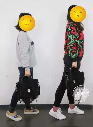 155cm—165cm(左)与  165cm—175cm(右)的手拎效果