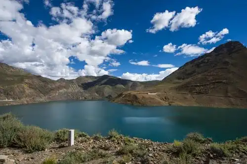 满拉水库和羊卓雍措 写美篇         羊卓雍措简称"羊湖",藏语意为"