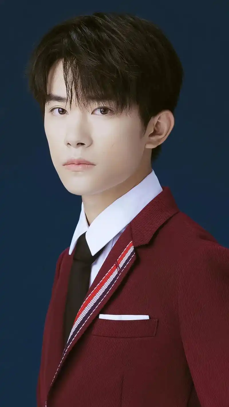 创作灵感 你会用第几张做壁纸?#跨过2021 #易烊千玺  - 抖音