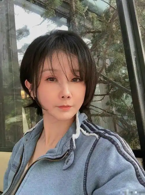 古装美人脸彻底毁了孙菲菲再次现身彻底变样芭比五官沧桑脸