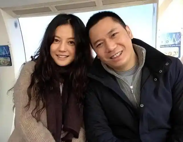 赵薇母亲魏启颖:儿子离婚分走5.2亿,女儿消失荧屏,丈夫也去世