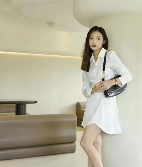 白色裙子搭配什么颜色鞋子好看