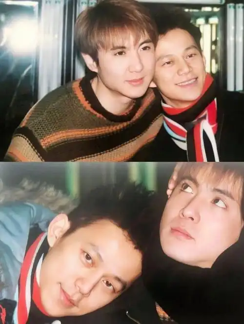 何炅在北外任教时的照片#怎么感觉何老师不老啊,年轻的何老师青傻的