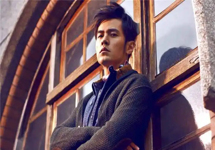 原创昆凌周杰伦共同出席电影活动婚后首次合体甜蜜爱情令人甜蜜