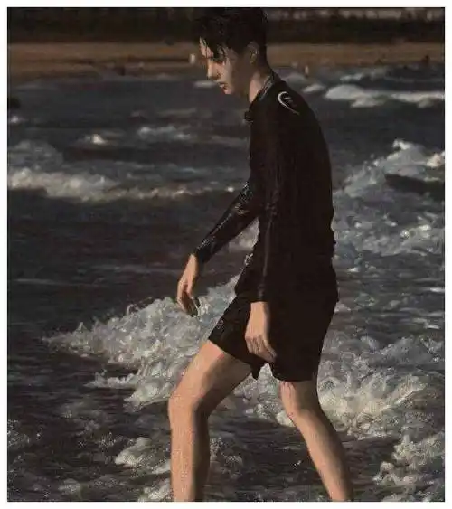 王一博与韩东君身材大揭秘,两人竟然相差惊人30斤?_人生_样子_冲浪