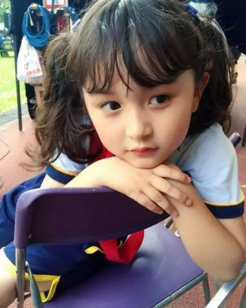 两岁出道收入百万,因太美被禁止整容,现在的刘楚恬咋样了