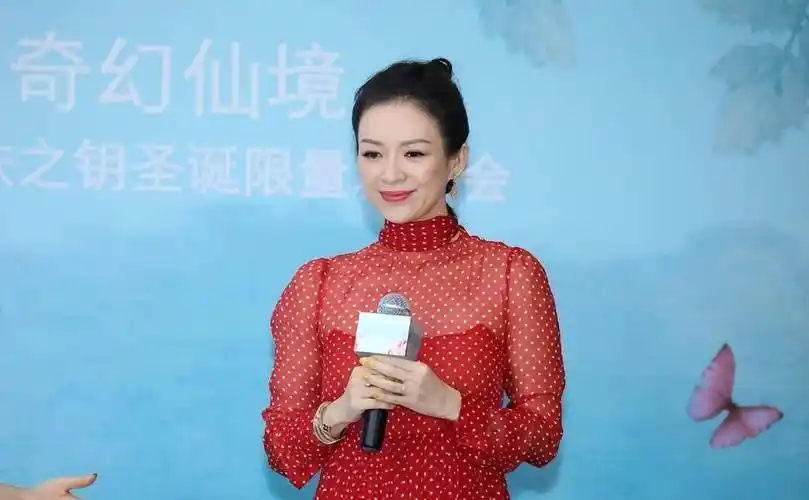 原创章子怡的身材还挺有料一袭红裙风情万种气场也挺强