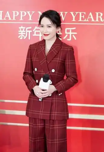 穿西装的刘亦菲,让她有了天仙