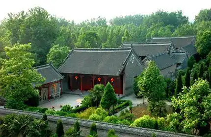 生前居住于此,我们进入袁世凯故居,参观的主要是西宅院,占地面积3040