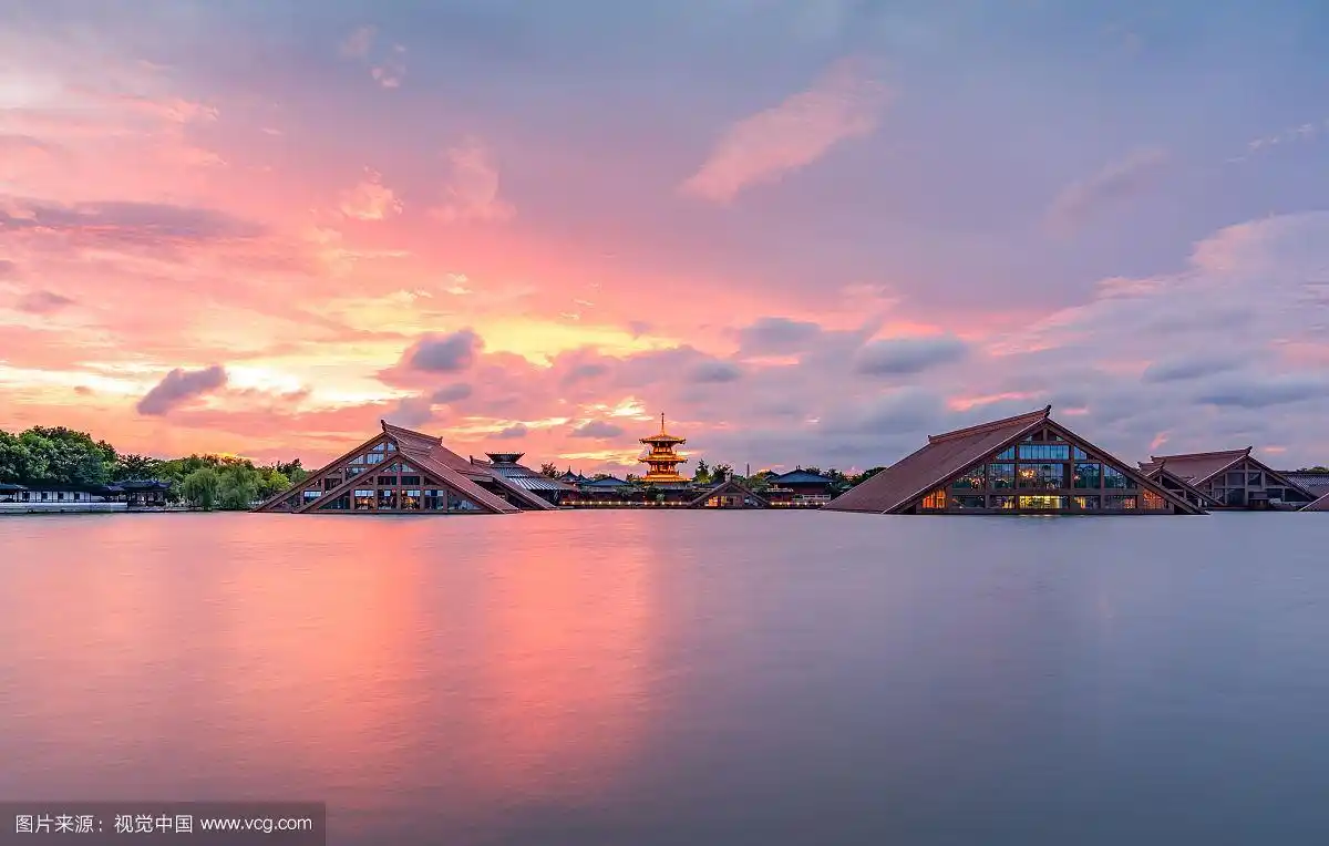 上海松江广富林文化遗址日落晚霞