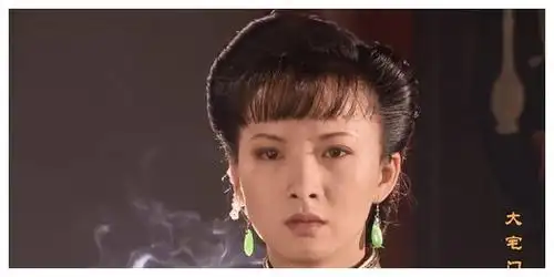 但真正使谢兰名声大噪的,还属2001年热映的传奇古装剧《大宅门》.