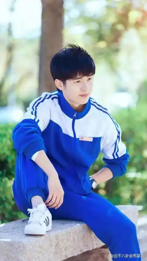 有种反差叫刘昊然周冬雨,恋情曝光仅一年,活成了"相反"的样子