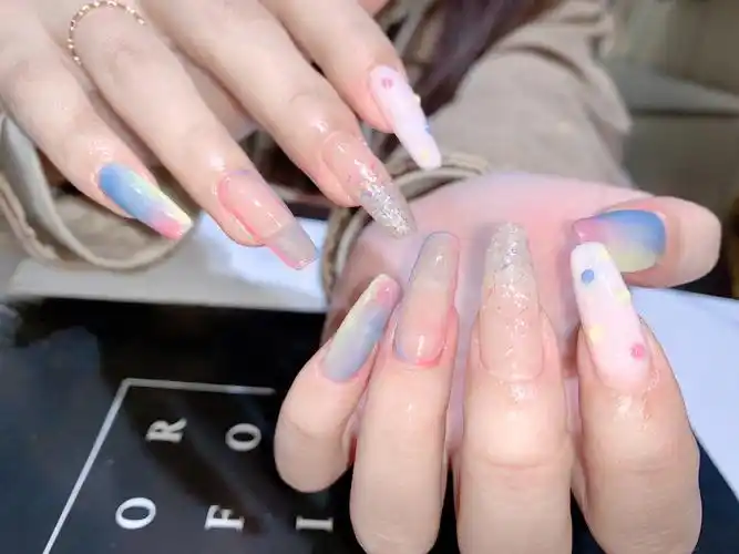 夏日三色彩虹晕染渐变美甲