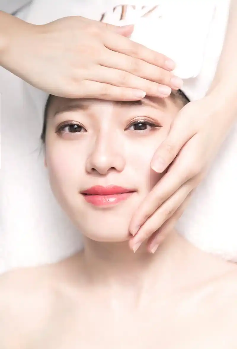 美容护肤按摩脸部