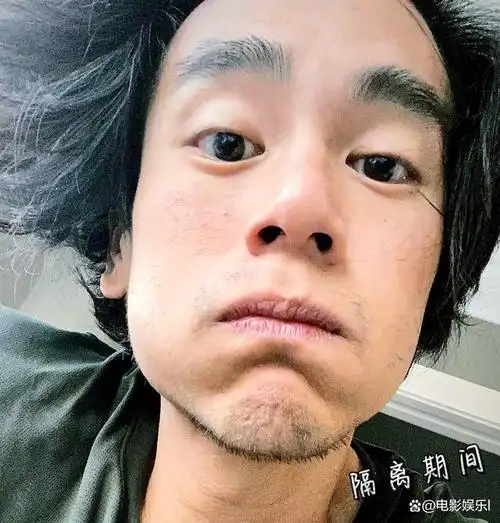 彭于晏在社交平台晒出自己的隔离动态,照片中,他头发凌乱,胡子拉碴