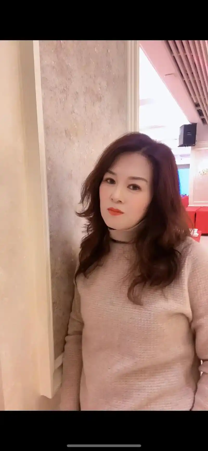 一个得体的中年妇女,是在烟熏火燎之后,仍保持爱臭美的秉性,花 - 抖音