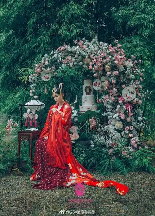 我妈妈多年遭受爸爸家暴被吓出病来离家出走30年至今未归